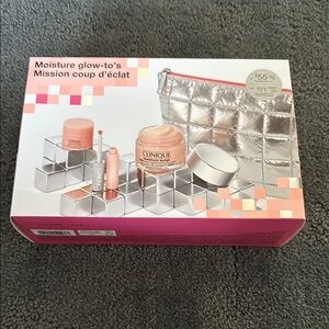 Clinique Moisture Glow-To's Set with Silver Pouch